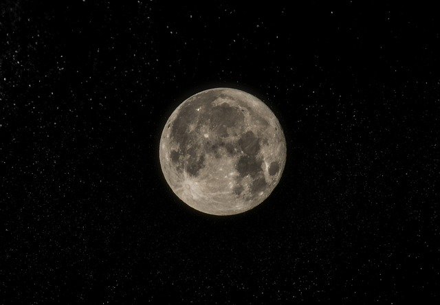 満月を写真に写すチャンス